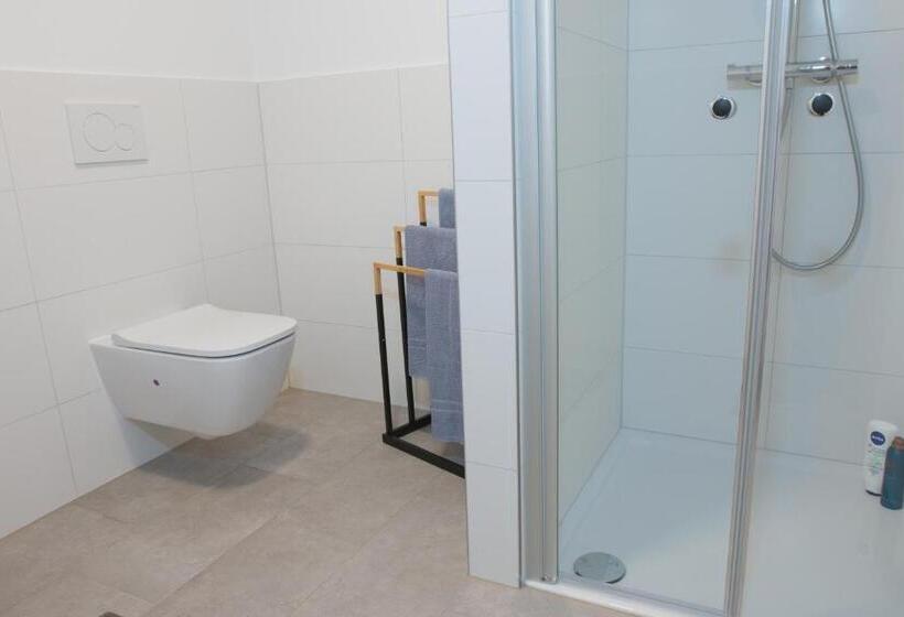 スタンダードスタジオ, Ad1716 Apartments