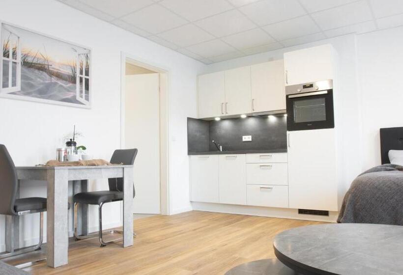 スタンダードスタジオ, Ad1716 Apartments