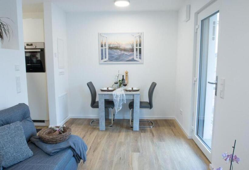 スタンダードスタジオ, Ad1716 Apartments