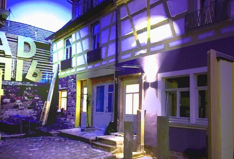 デラックススイート, Ad1716 Apartments