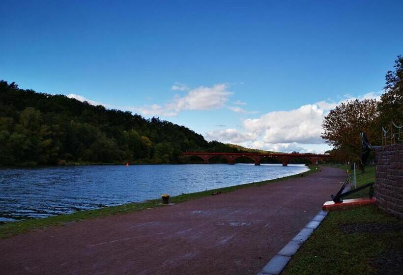 デラックススイート, Ad1716 Apartments