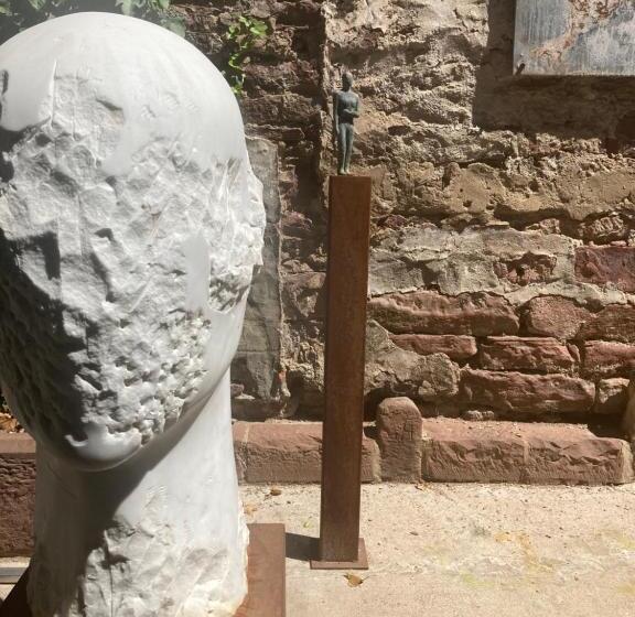 スイート, Ad1716 Apartments