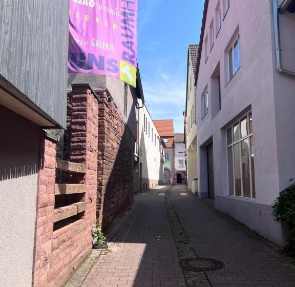 スイート, Ad1716 Apartments