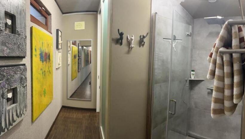 スイート, Ad1716 Apartments