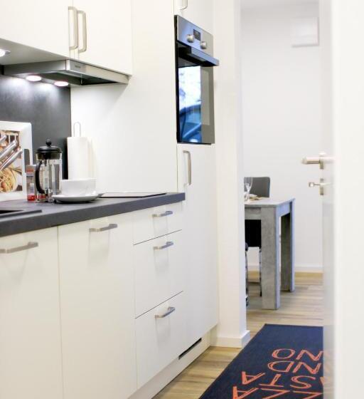 スタンダードスタジオ, Ad1716 Apartments