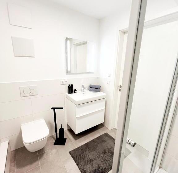 スタンダードスタジオ, Ad1716 Apartments