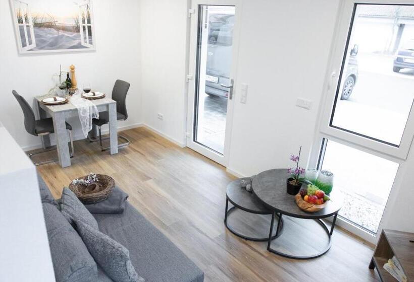 スタンダードスタジオ, Ad1716 Apartments