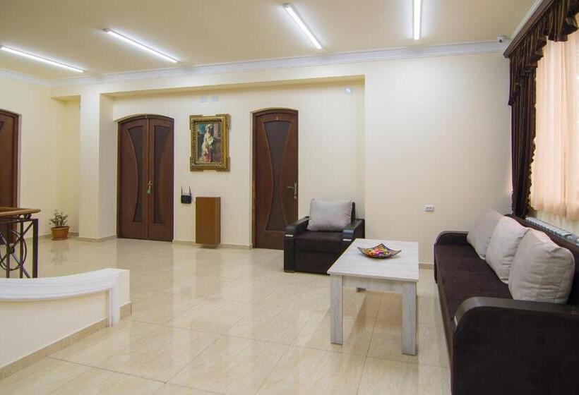 디럭스 4인 룸, Tatev Hotel And Tours