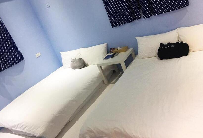 اتاق استاندارد چهارنفره با سرویس بهداشتی مشترک, 3 Feet Cat