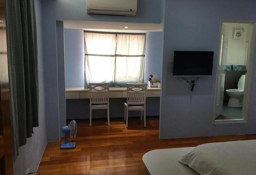 Номер Superior, 3 Feet Cat