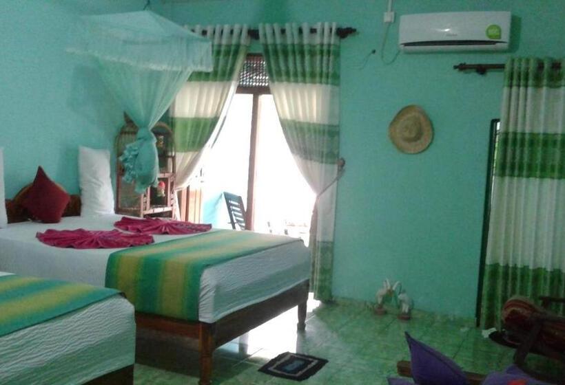 Номер Стандарт Трехместный, Flower Inn