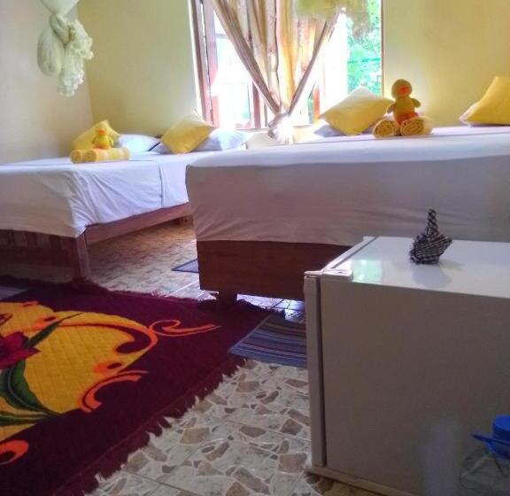 Четырехместный Номер Стандарт, Flower Inn