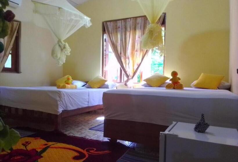 Четырехместный Номер Стандарт, Flower Inn