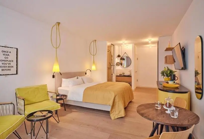 Deluxe Room with Balcony, New Wave