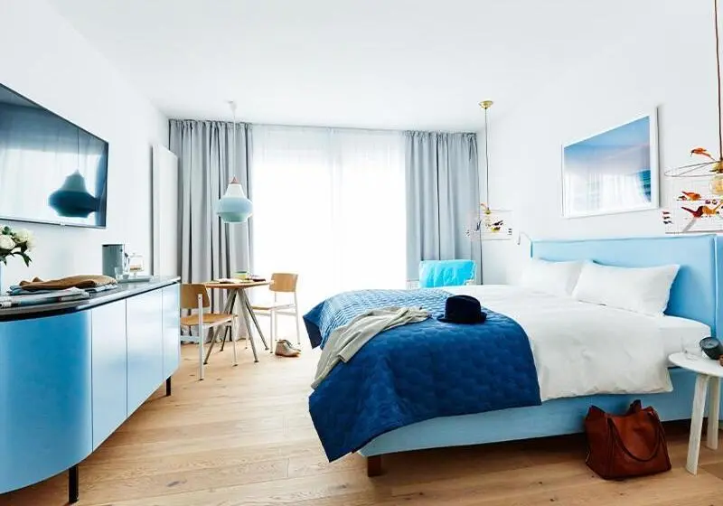 Standard Room with Balcony, New Wave