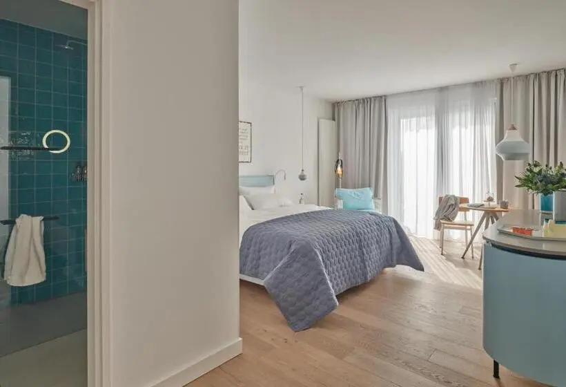 Standard Room with Balcony, New Wave