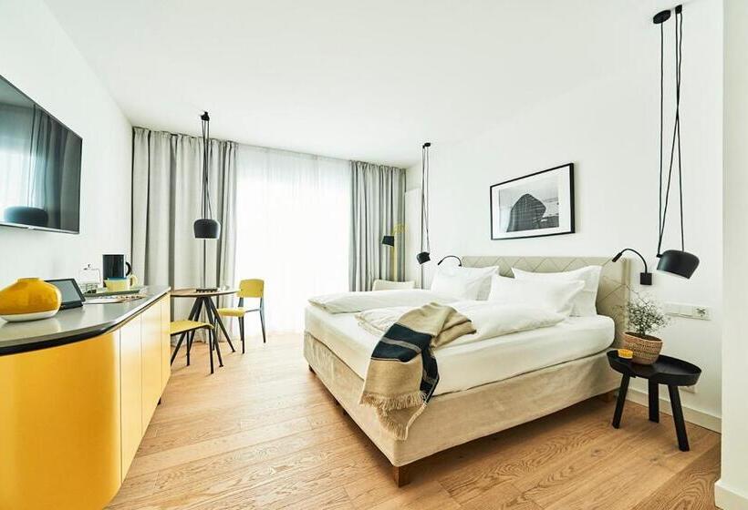 带露台的豪华间, New Wave