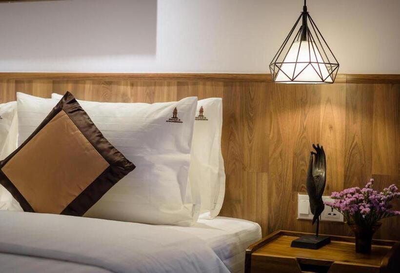Трехместный Президентский, Phnom Penh 51 Hotel & Residences