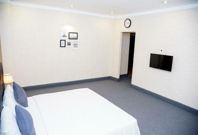 اتاق سوپریور با تخت بزرگ, Ha Trinh