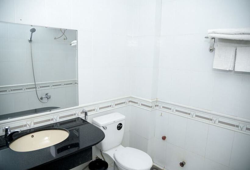 اتاق لوکس, Ha Trinh