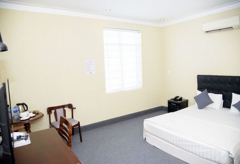 اتاق لوکس, Ha Trinh