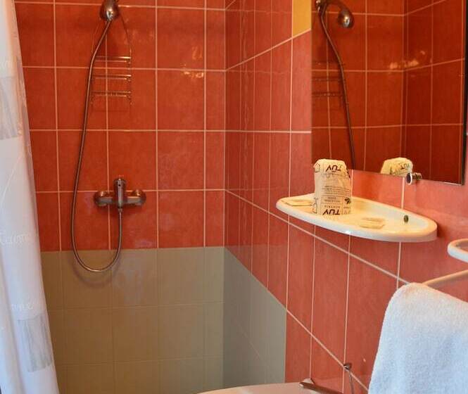 Номер Стандарт, Hôtel Le Pommeil