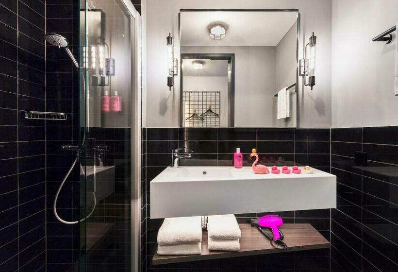 اتاق استاندارد با تخت دو نفره بزرگ, Moxy Darmstadt