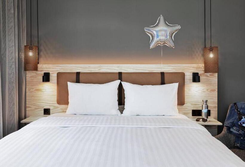 스탠다드 룸 퀸사이즈 침대, Moxy Darmstadt