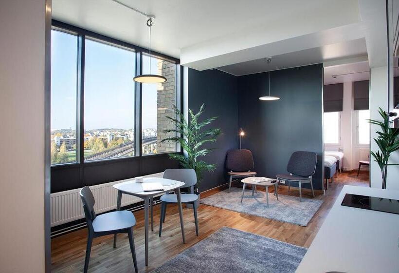 패밀리 스튜디오, The Studio