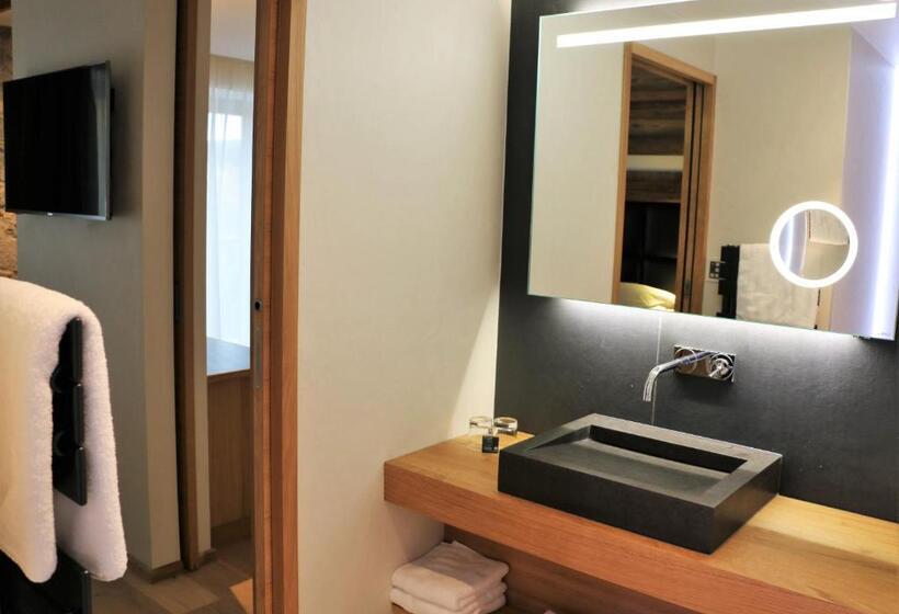 Люкс Повышенной Комфортности, Hôtel Interlaken Lounge Bar & Spa
