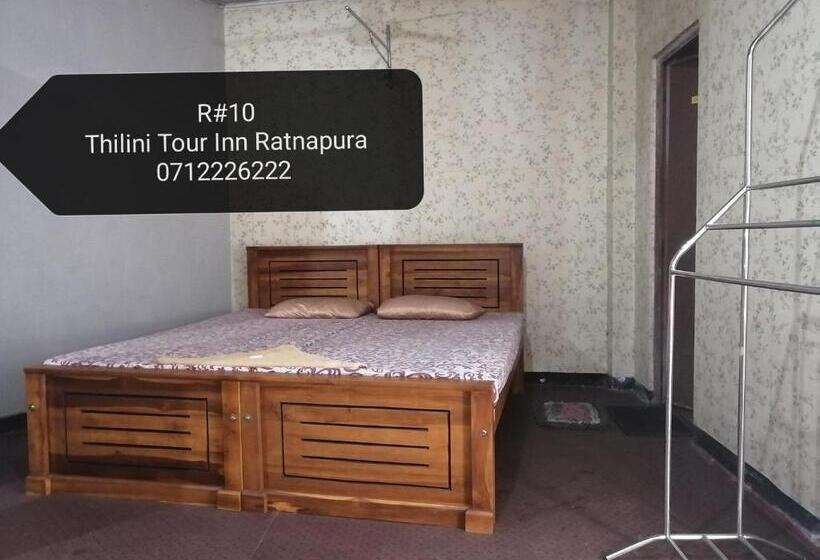 חדר משפחתי, Thilini Tour Inn