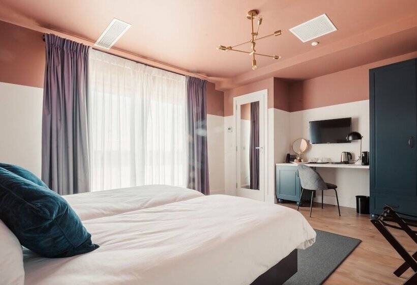 اتاق لوکس با تراس, The Barrister