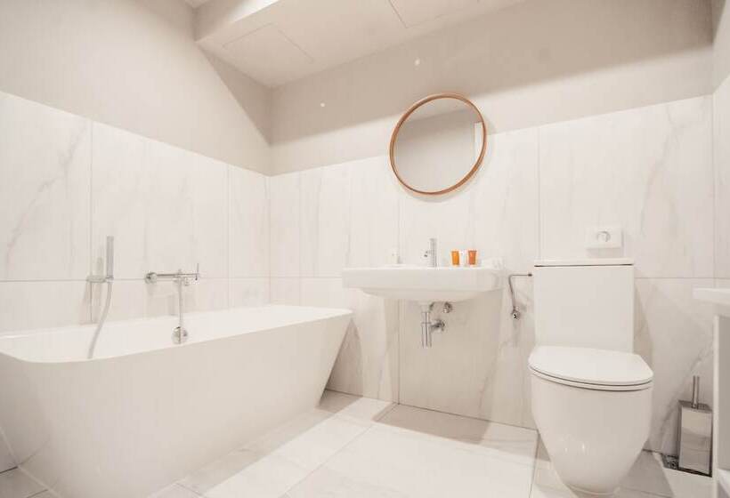 اتاق لوکس, The Barrister