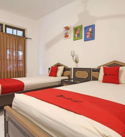 Номер Deluxe, Reddoorz Near Pojok Beteng Prawirotaman