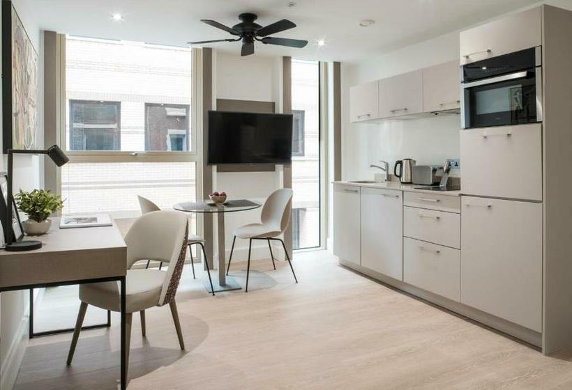 スタンダードスタジオ, The Chronicle By Supercity Aparthotels