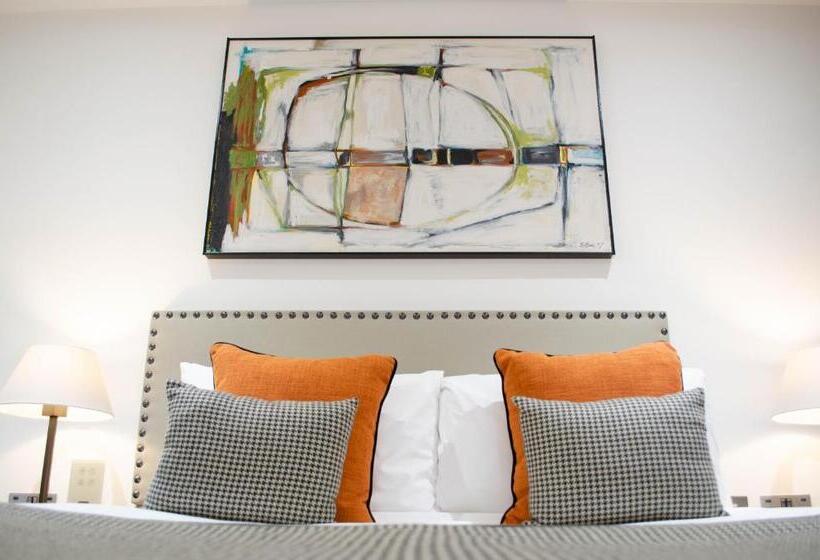 スタンダードスタジオ, The Chronicle By Supercity Aparthotels