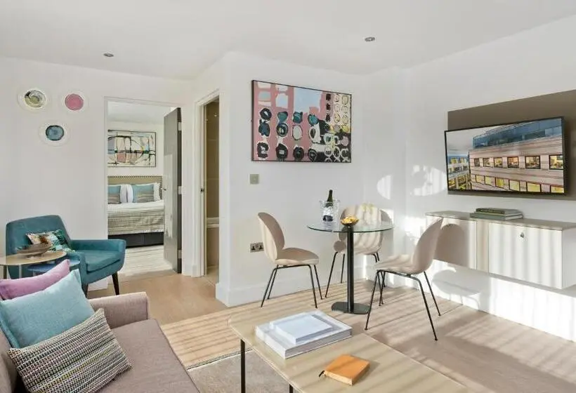 1 Bedroom Penthouse Apartment, The Chronicle By Supercity Aparthotels