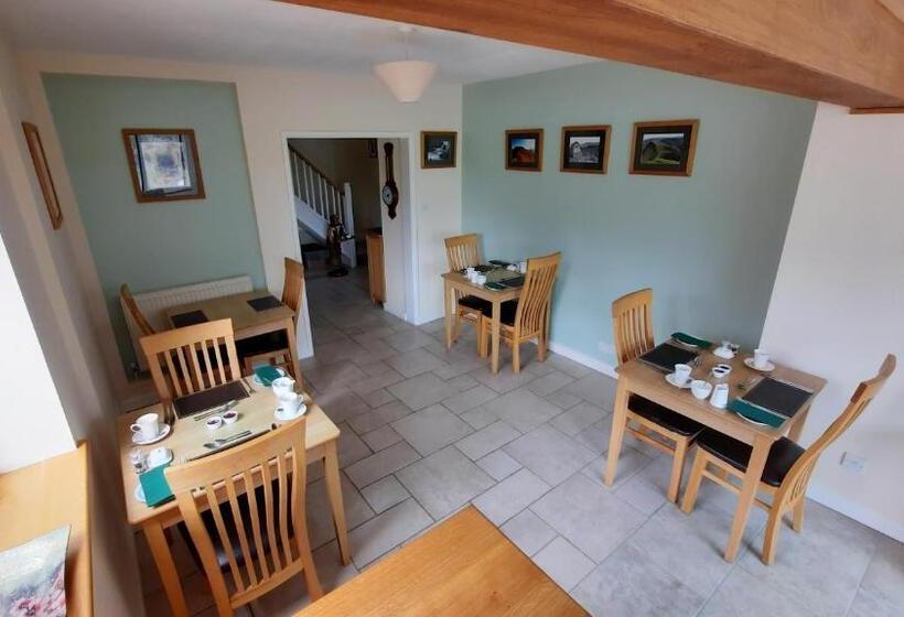 キングサイズベッドのスタンダードルーム, The Lodge Brecon B&b