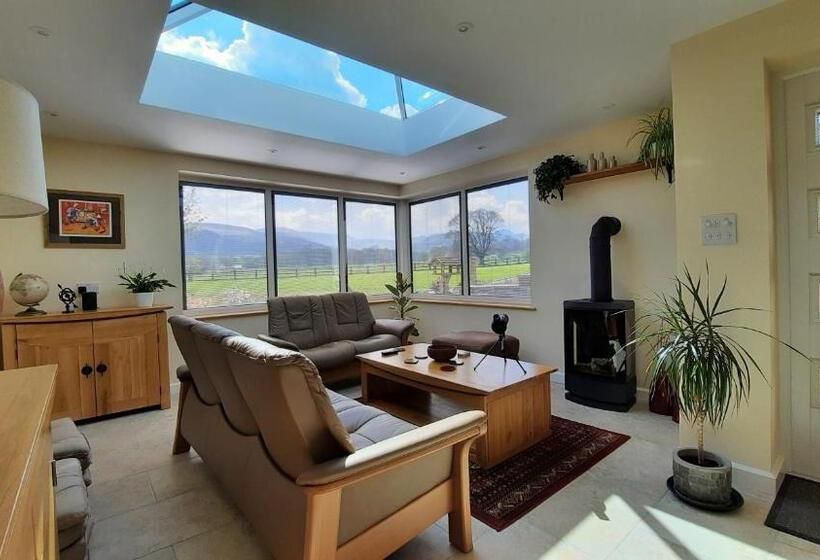 キングサイズベッドのスタンダードルーム, The Lodge Brecon B&b