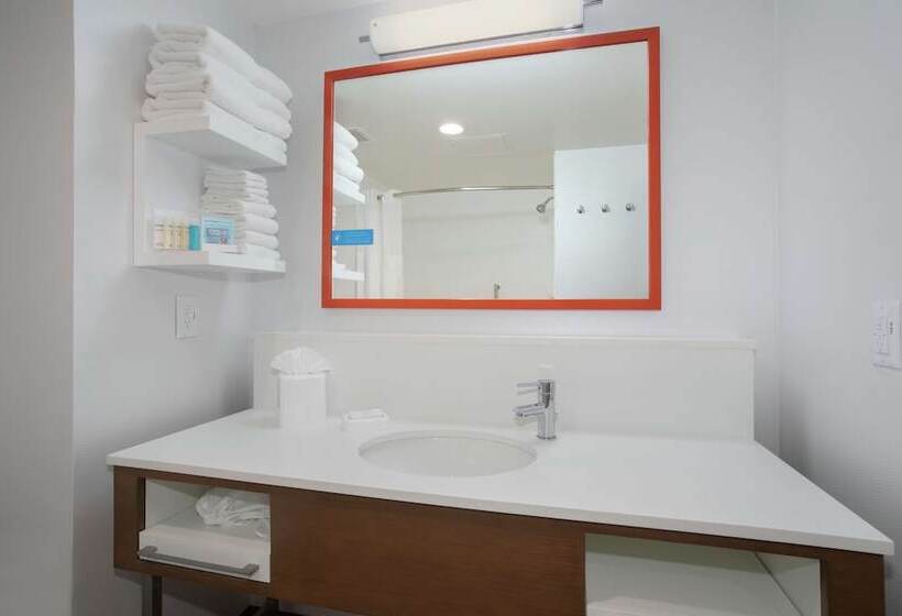 إستوديو قياسى سرير مزدوج, Hampton Inn & Suites Logan