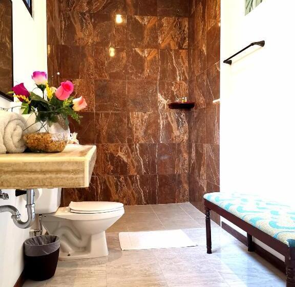 اتاق لوکس با تخت بزرگ, Mayan Majesty Boutique