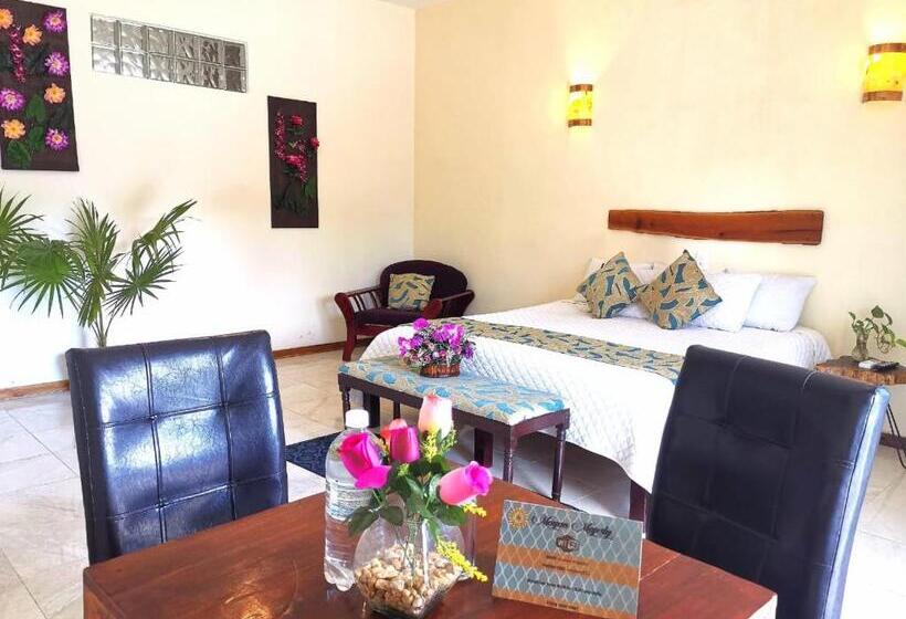 اتاق لوکس با چشمانداز استخر, Mayan Majesty Boutique