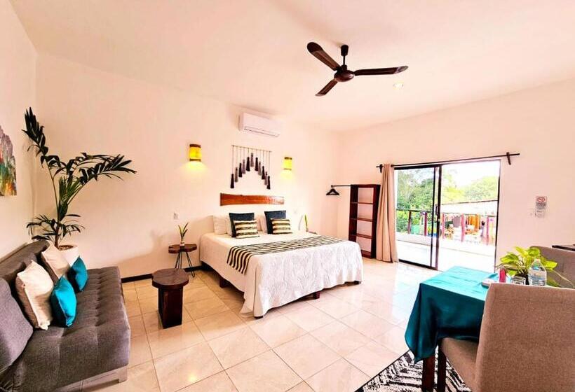 اتاق لوکس با چشمانداز استخر, Mayan Majesty Boutique