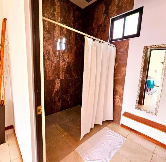 اتاق لوکس با چشمانداز استخر, Mayan Majesty Boutique