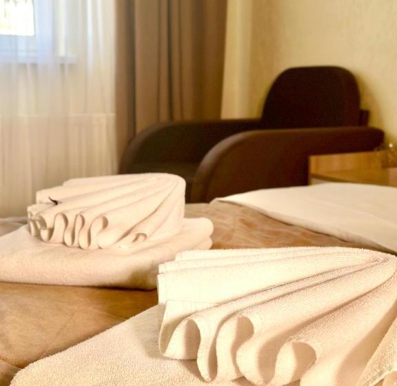 اتاق استاندارد, Salut