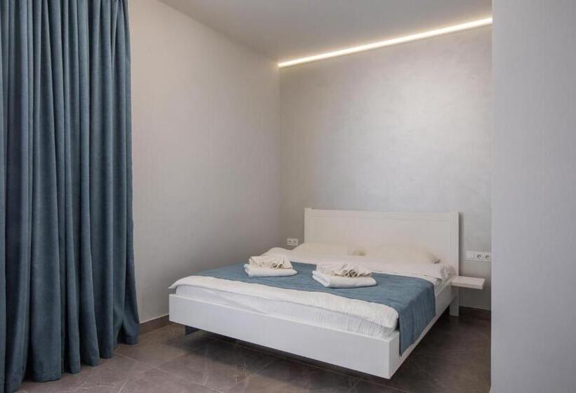 اتاق سوپریور, Salut