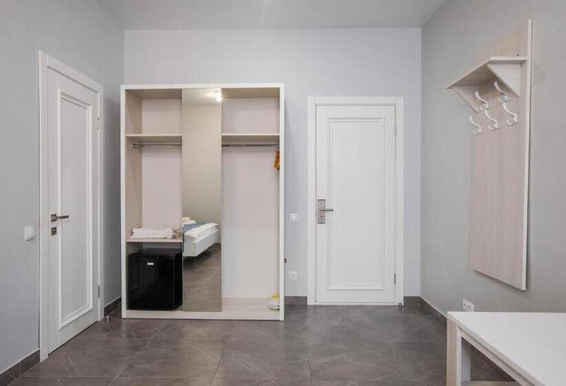 اتاق سوپریور, Salut