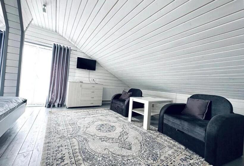 اتاق استاندارد چهارنفره با بالکن, Salut