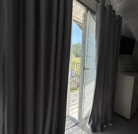 Camera Quadrupla Standard con Balcone, Salut