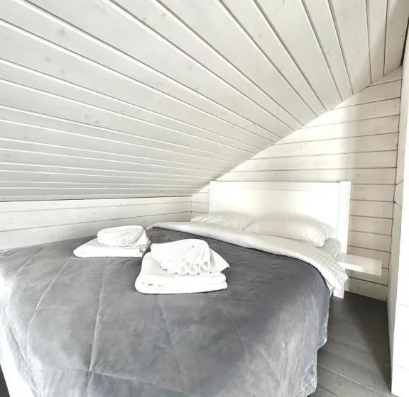Camera Quadrupla Standard con Balcone, Salut